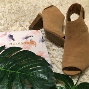 ㊙️Chinese Laundry block heels ㊙️